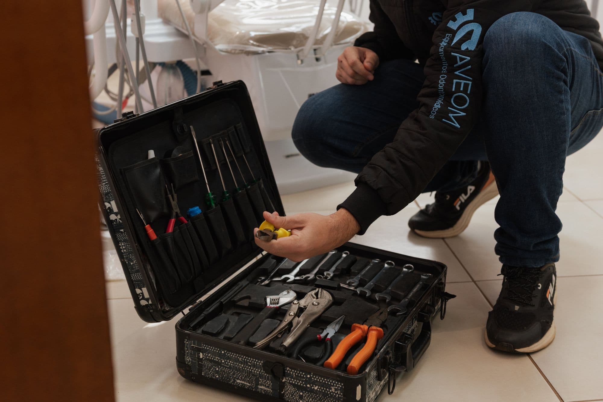 Maleta de ferramentas de um técnico da Aveom